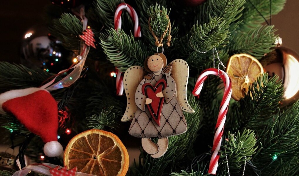 Juletræ med julepynt